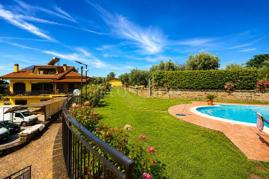 Villa in vendita di 920 mq a €899.000 (rif. 48/2026)