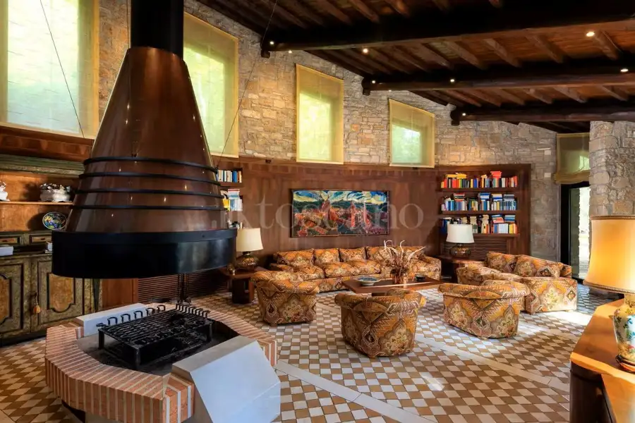 Villa in vendita di 300 mq a €1.450.000 (rif. 40/2025)