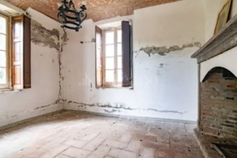 Casale in vendita di 400 mq a €180.000 (rif. 11/2026)