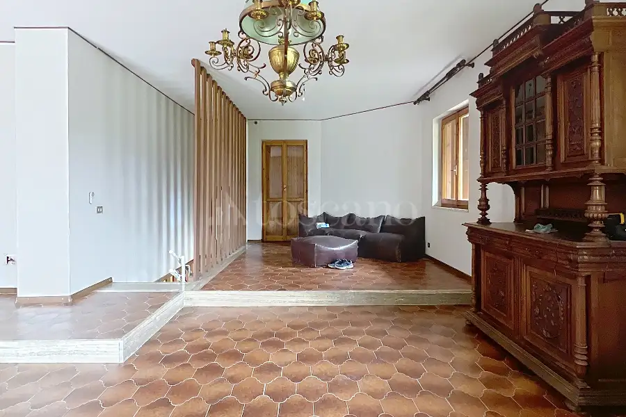 Casa Indipendente in vendita di 300 mq a €330.000 (rif. 24/2026)
