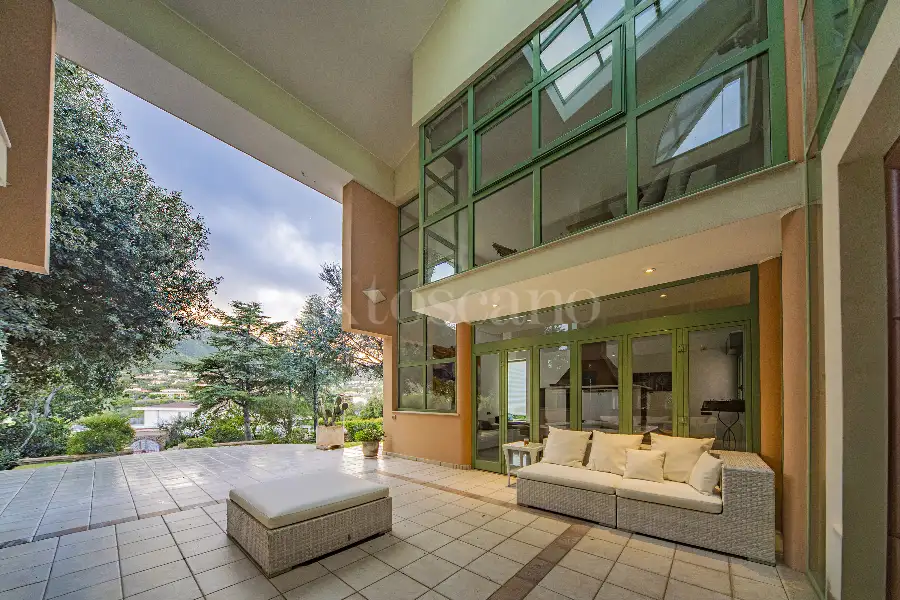 Villa in vendita di 500 mq a €990.000 (rif. 100/2025)