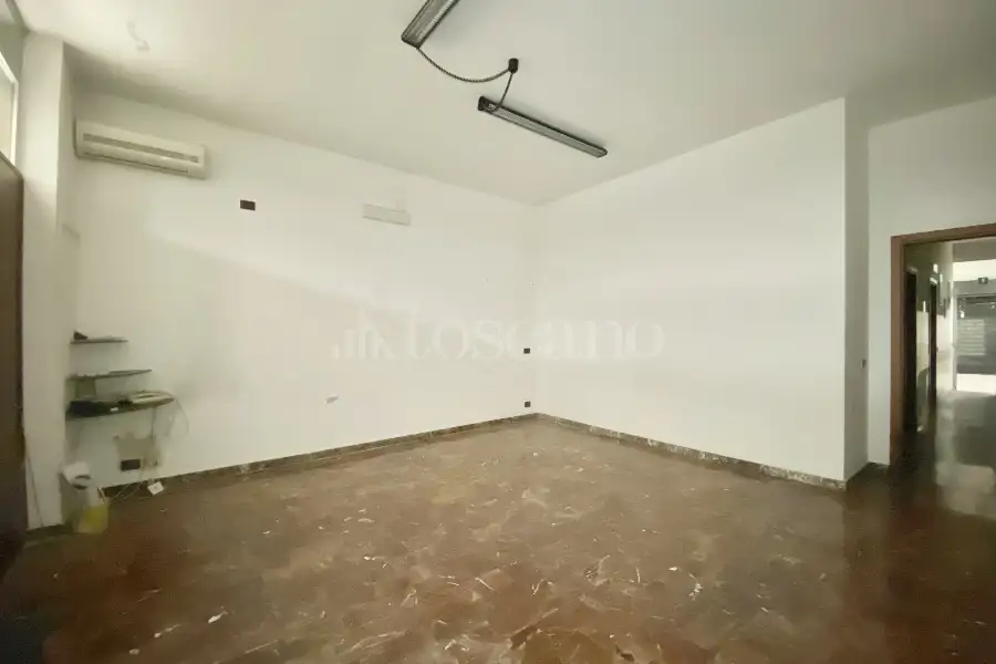 Negozio in vendita di 95 mq a €64.000 (rif. 26/2026)