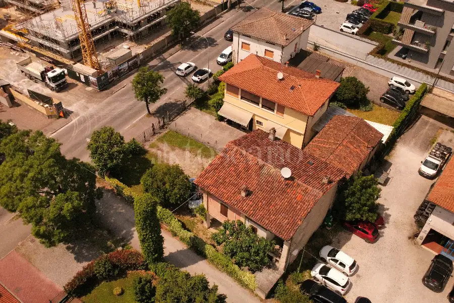 Casa Indipendente in vendita di 300 mq a €385.000 (rif. 4/2026)