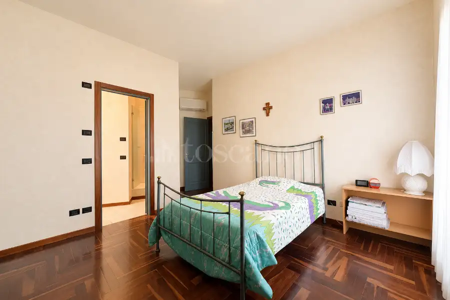 Villa in vendita di 300 mq a €1.600.000 (rif. 12/2026)
