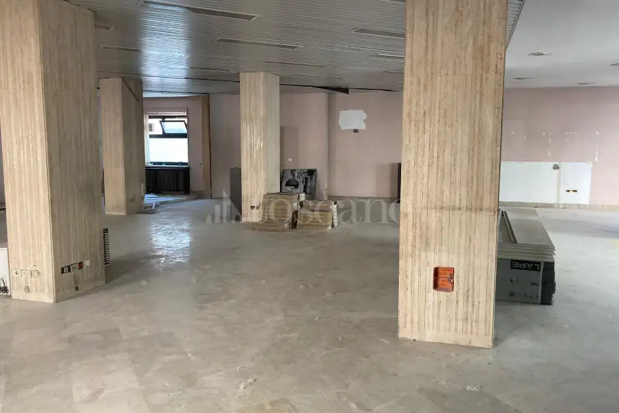Negozio in affitto di 500 mq a €4.000 (rif. 27/2025)