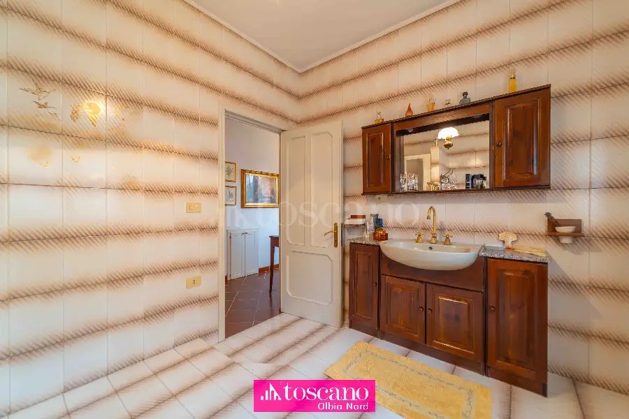 Casa Indipendente in vendita di 400 mq a €300.000 (rif. 72/2025)