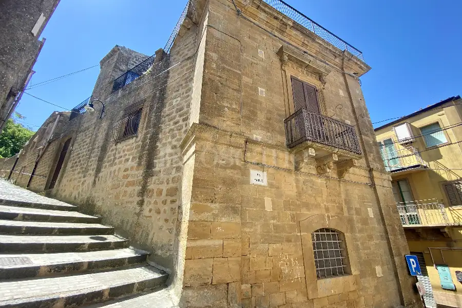 Casa Indipendente in vendita di 300 mq a €249.000 (rif. 103/2025)