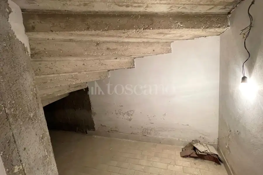 Villa in vendita di 305 mq a €650.000 (rif. 12/2025)