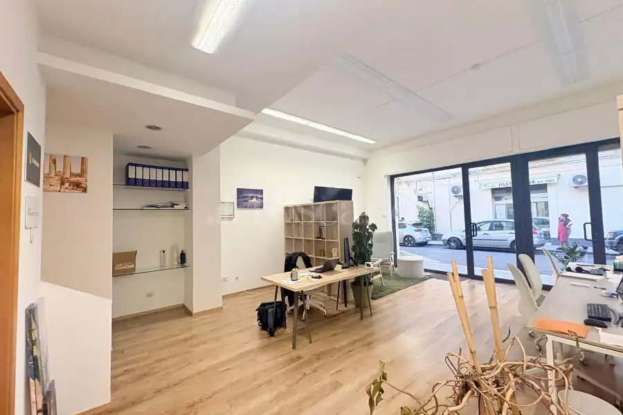Negozio in vendita di 160 mq a €219.000 (rif. 10/2026)