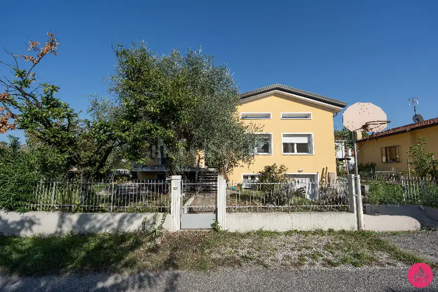 Villa in vendita di 265 mq a €359.000 (rif. 136/2026)