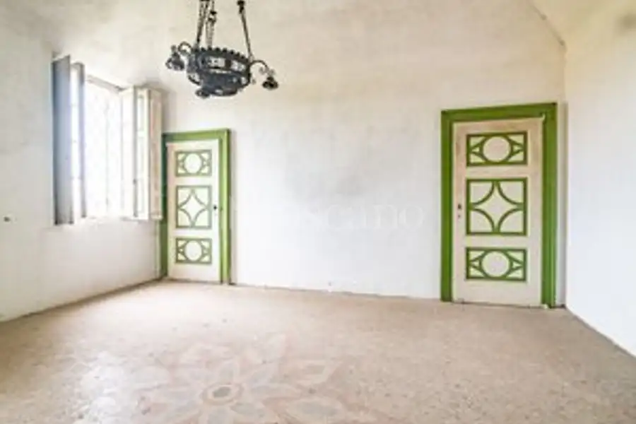 Casale in vendita di 400 mq a €180.000 (rif. 11/2026)