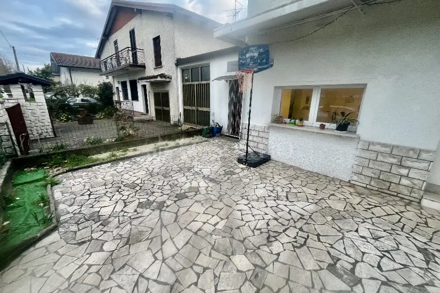 Villa Bifamiliare in vendita di 138 mq a €270.000 (rif. 18/2026)