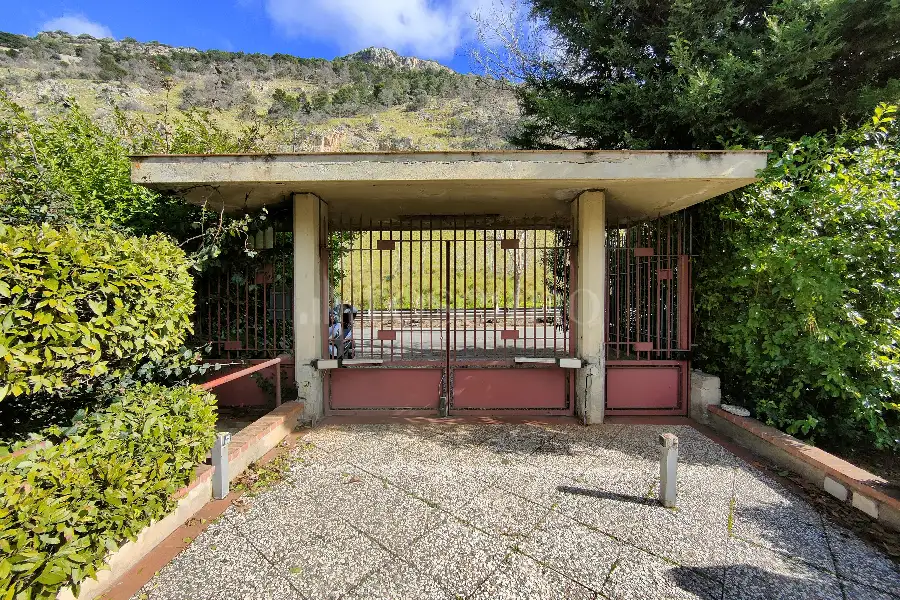Villa in vendita di 565 mq a €995.000 (rif. 3/2026)