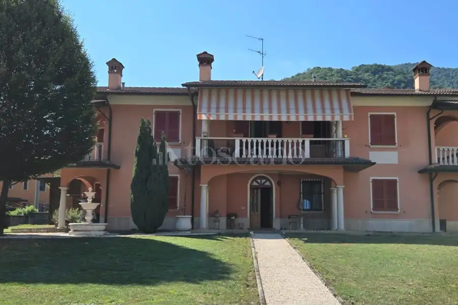 Villa in vendita di 550 mq a €970.000 (rif. 10/2026)