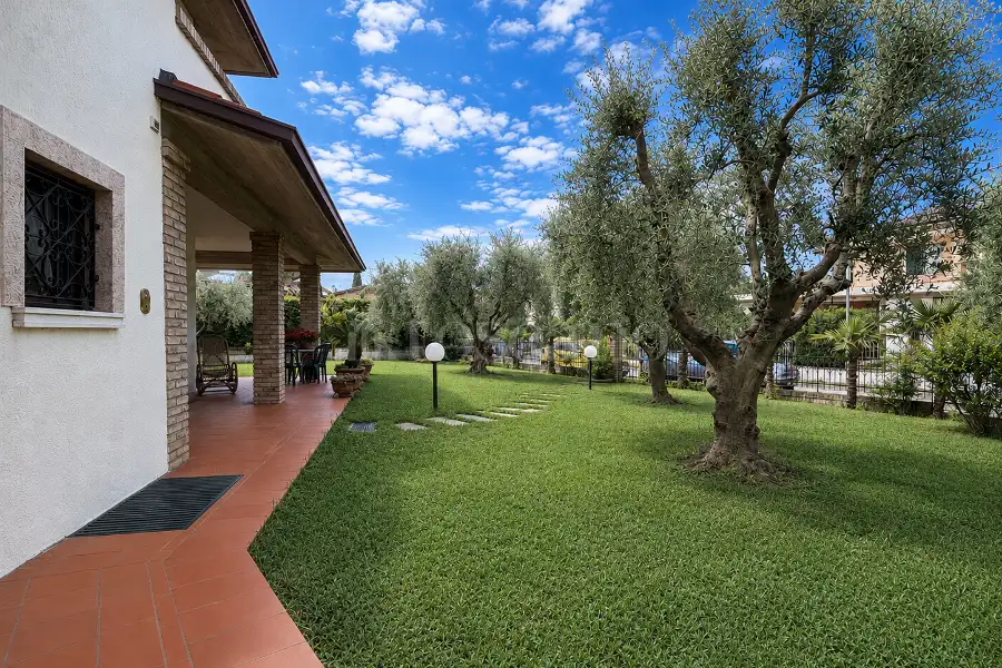 Villa in vendita di 300 mq a €1.600.000 (rif. 12/2026)