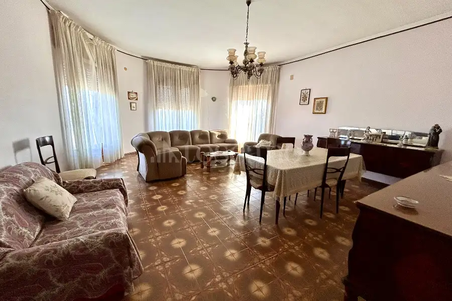 Villa in vendita di 330 mq a €184.000 (rif. 5/2026)