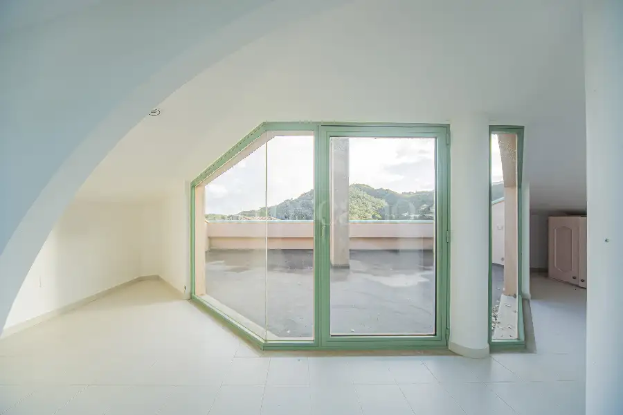 Villa in vendita di 500 mq a €990.000 (rif. 100/2025)