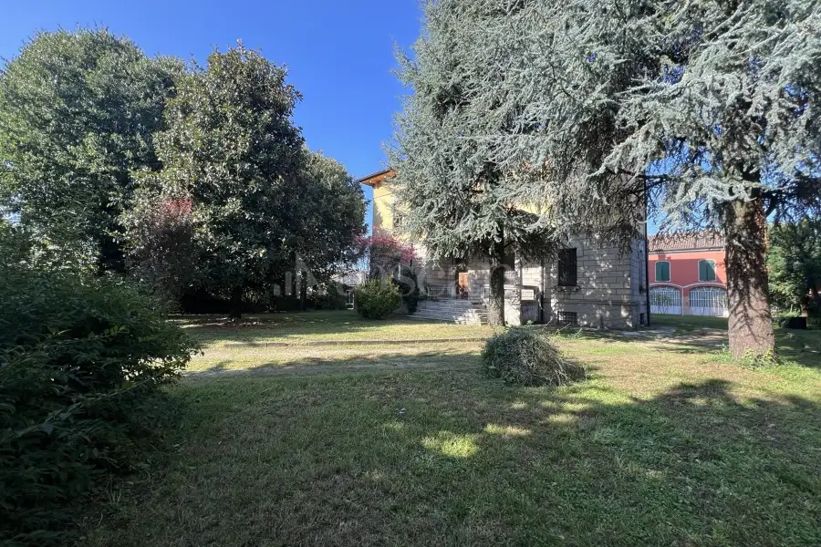 Villa Bifamiliare in vendita di 180 mq a €245.000 (rif. 58/2025)