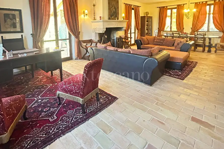 Villa in vendita di 480 mq a €880.000 (rif. 4/2026)