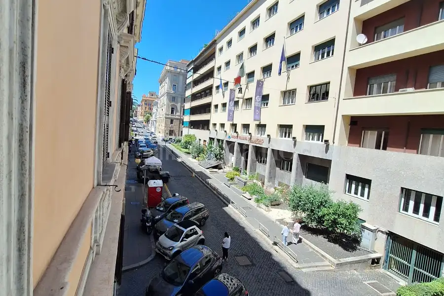 Ufficio in affitto di 243 mq a €6.300 (rif. 53/2026)