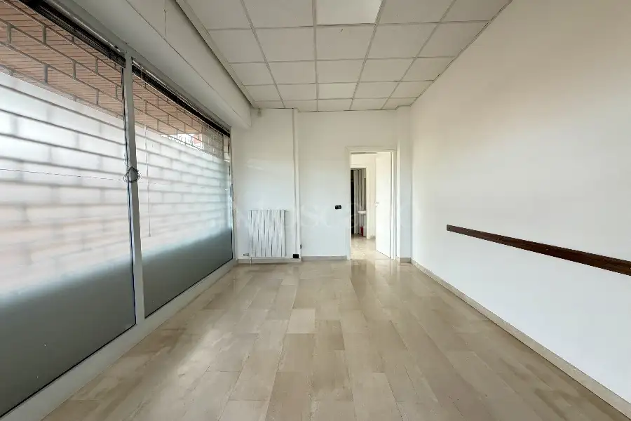 Negozio in affitto di 45 mq a €800 (rif. 10/2026)