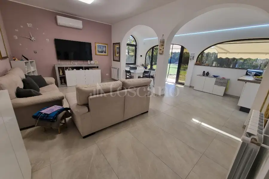 Casale in vendita di 170 mq a €645.000 (rif. 41/2024)