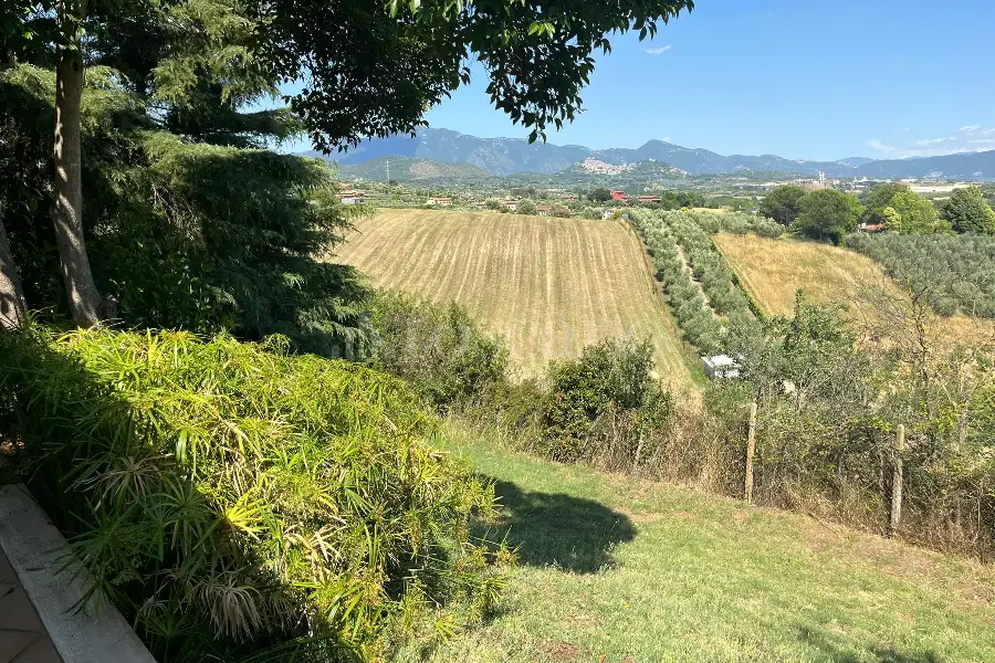 Villa in vendita di 300 mq a €339.000 (rif. 33/2026)