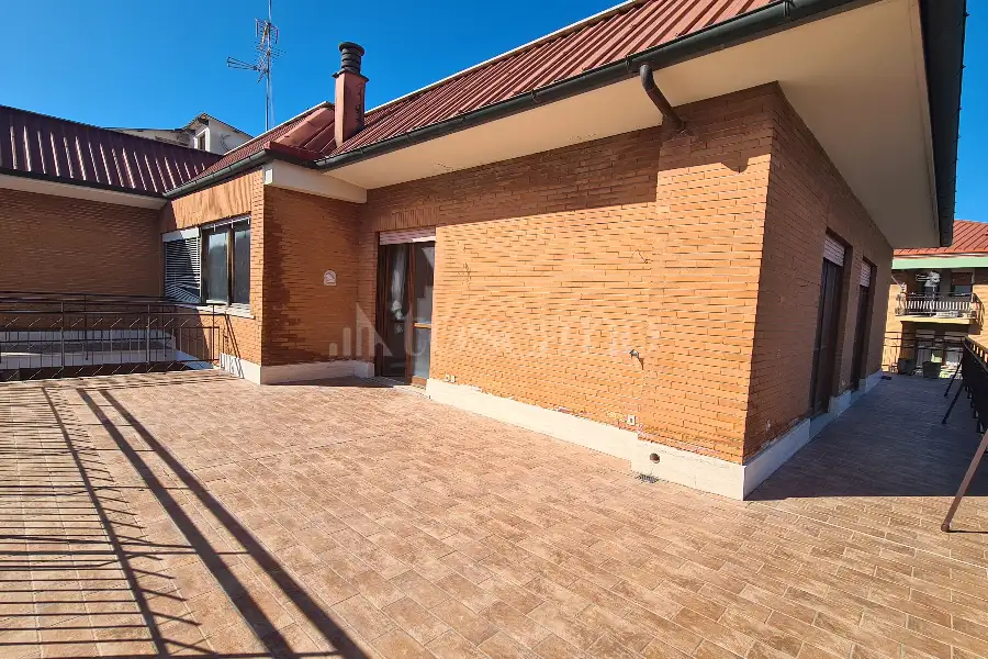 Attico in vendita di 230 mq a €1.230.000 (rif. 4/2026)