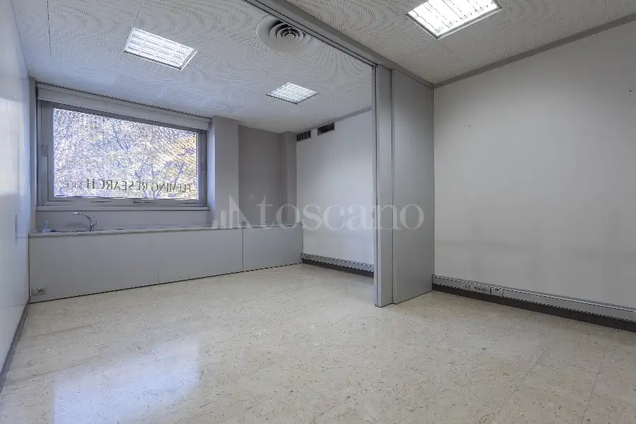 Ufficio in affitto di 255 mq a €6.000 (rif. 138/2025)