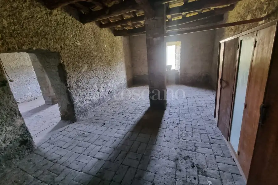 Casale in vendita di 660 mq a €95.000 (rif. 22/2025)