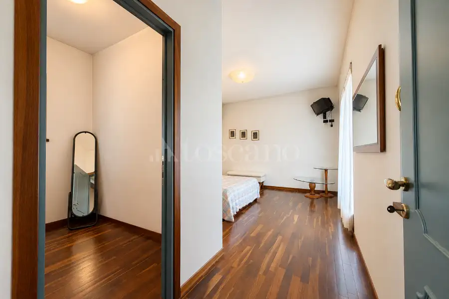 Villa in vendita di 300 mq a €1.600.000 (rif. 12/2026)