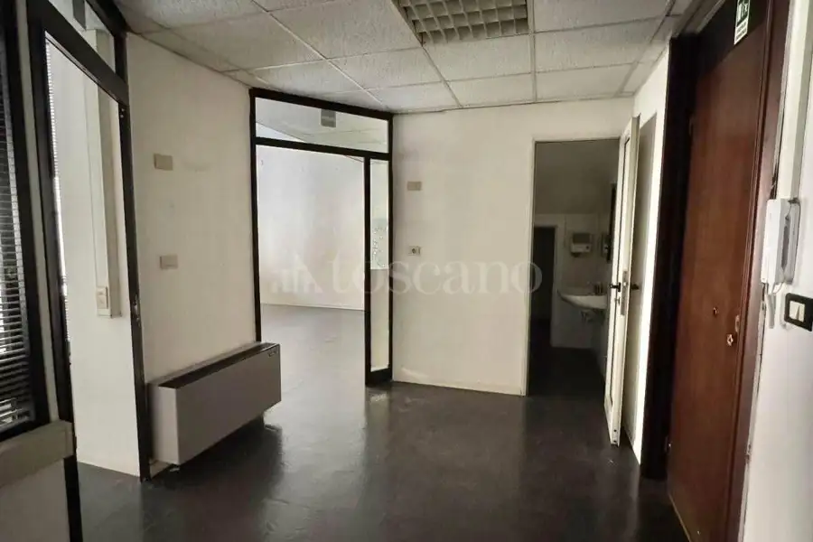 Ufficio in affitto di 300 mq a €1.000 (rif. 23/2026)