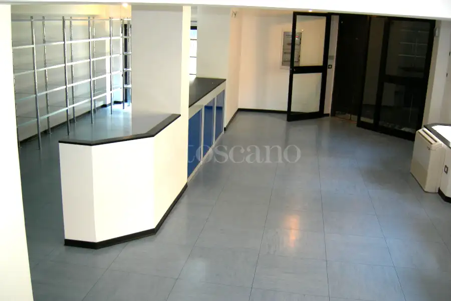 Negozio in vendita di 350 mq a €339.000 (rif. 6/2026)