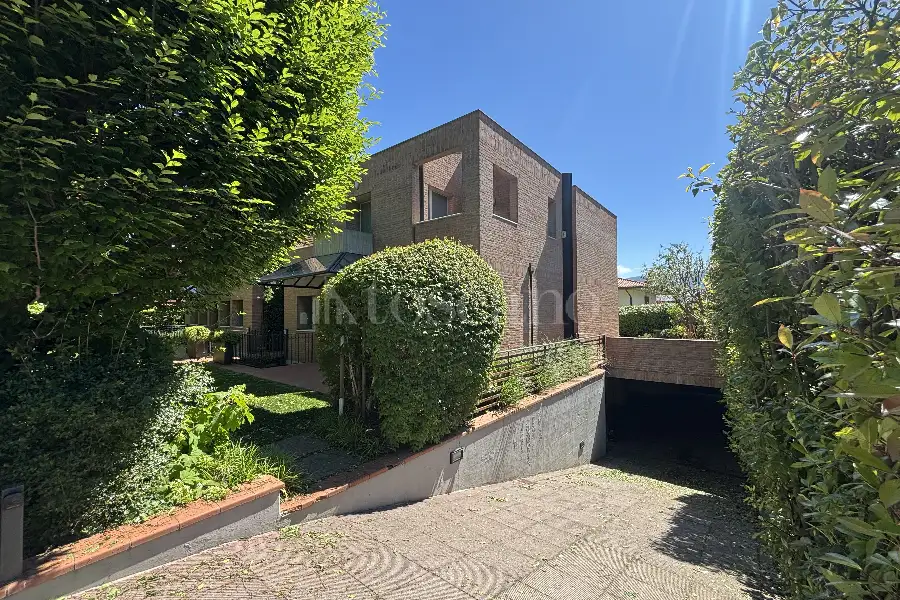 Villa Bifamiliare in vendita di 320 mq a €780.000 (rif. 65/2025)