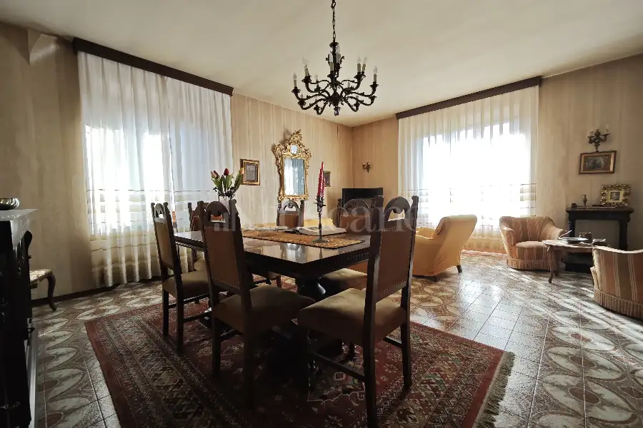 Villa in vendita di 350 mq a €560.000 (rif. 44/2024)