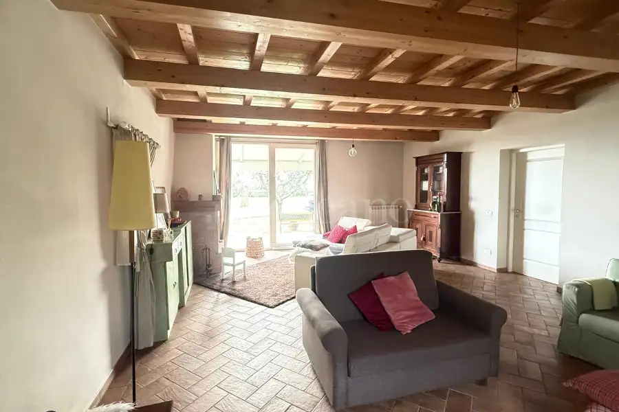 Casale in vendita di 300 mq a €990.000 (rif. 9/2026)