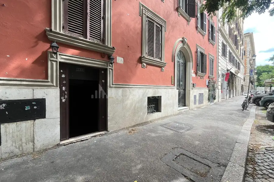 Negozio in vendita di 106 mq a €340.000 (rif. 18/2026)