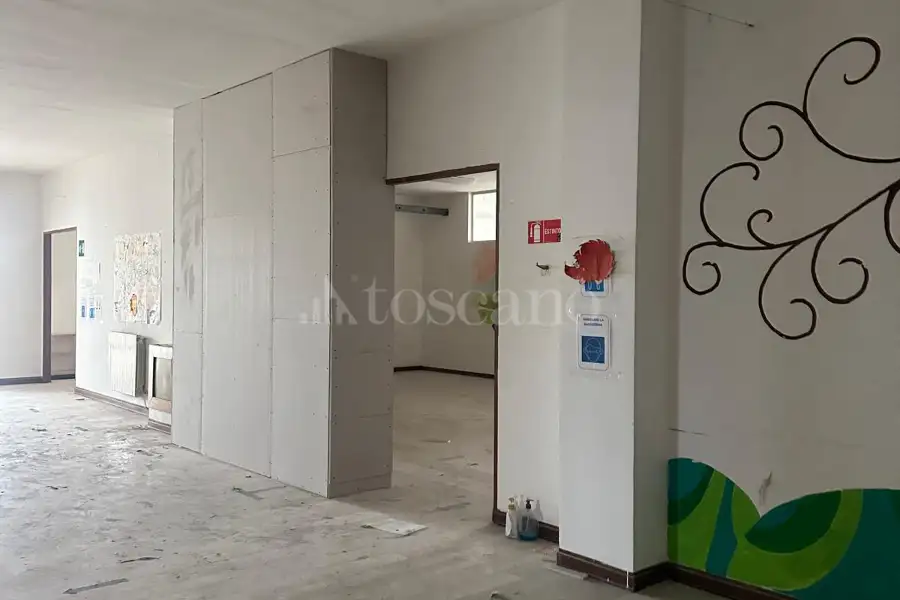 Negozio in vendita di 4.995 mq a €1.500.000 (rif. 118/2025)