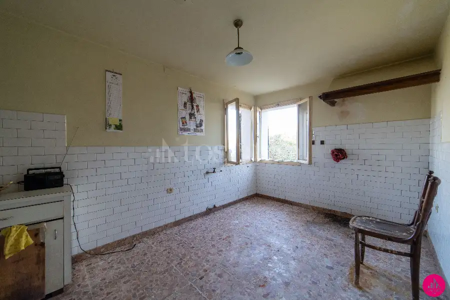 Rustico in vendita di 295 mq a €59.000 (rif. 181/2026)