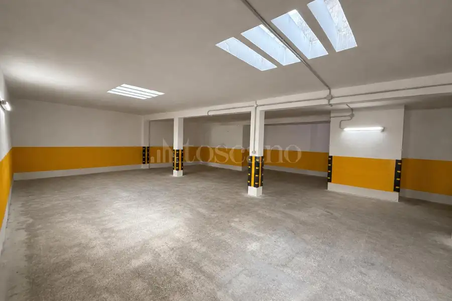 Box in vendita di 550 mq a €300.000 (rif. 16/2026)