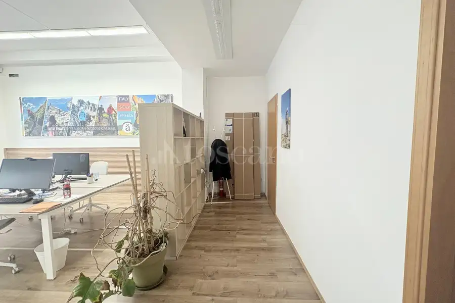Negozio in vendita di 160 mq a €219.000 (rif. 10/2026)