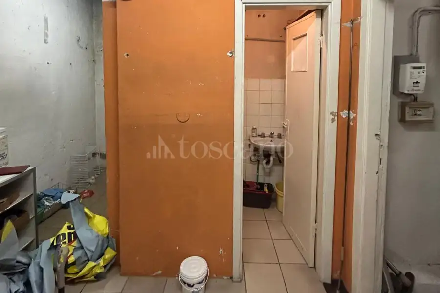 Negozio in vendita di 160 mq a €165.000 (rif. 12/2026)