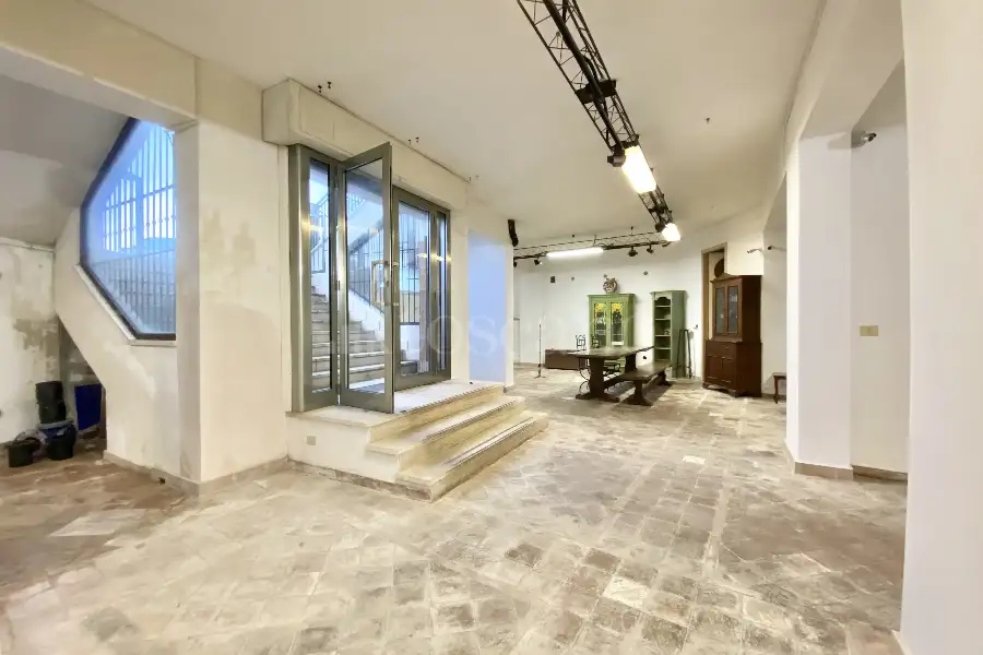 Negozio in vendita di 209 mq a €260.000 (rif. 11/2025)