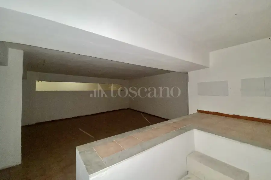 Posto Moto in vendita di 110 mq a €68.000 (rif. 4/2026)
