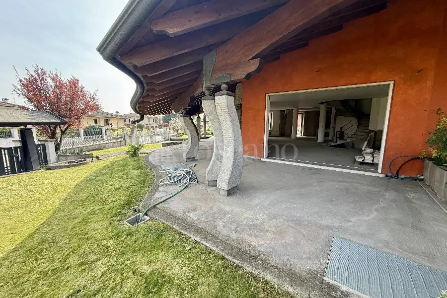 Villa Bifamiliare in vendita di 420 mq trattativa riservata (rif. 17/2026)