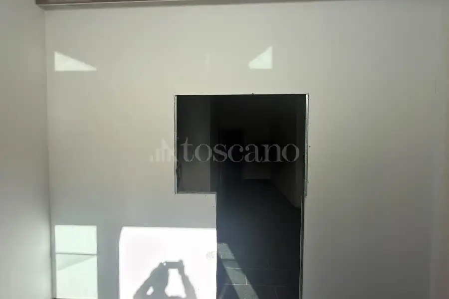 Attività Commerciale in affitto di 80 mq a €1.300 (rif. 149/2026)