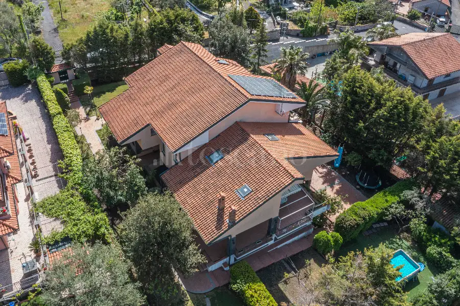 Villa in vendita di 630 mq a €785.000 (rif. 76/2026)