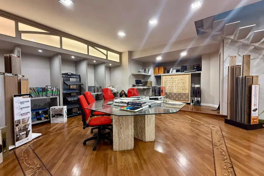 Negozio in vendita di 120 mq a €830.000 (rif. 42/2026)