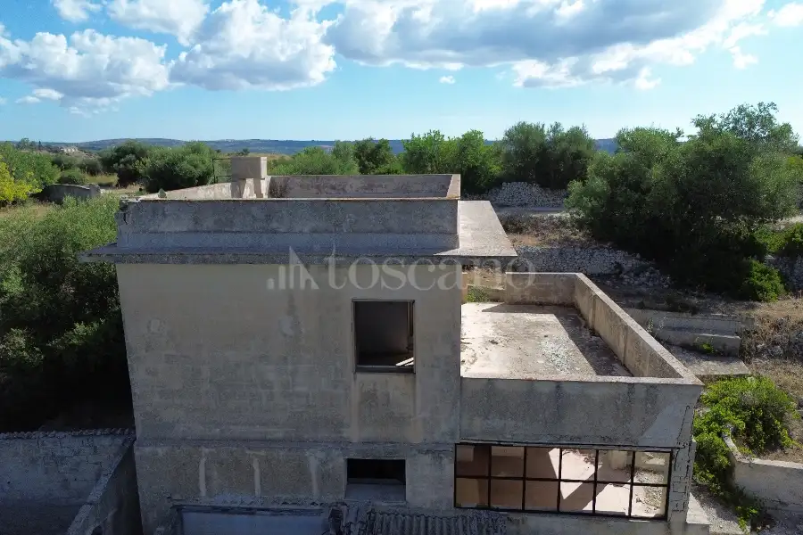 Villa in vendita di 10.000 mq a €230.000 (rif. 99/2025)