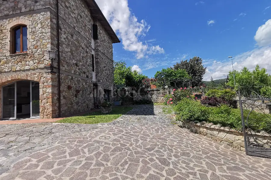 Villa Bifamiliare in vendita di 150 mq a €330.000 (rif. 7/2024)